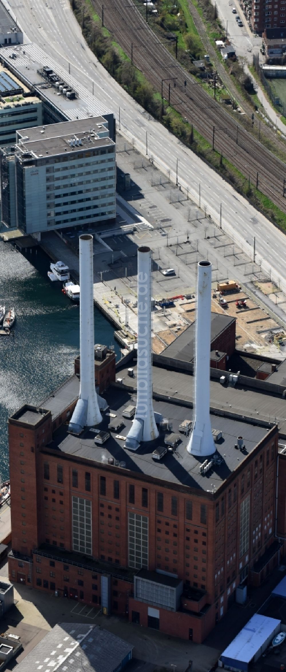 Kopenhagen aus der Vogelperspektive: Kraftwerksanlagen des Heizkraftwerkes Svanemollevaerket an der Lautrupsgade in Kopenhagen in Region Hovedstaden, Dänemark