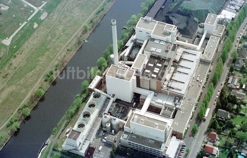 Luftbild Berlin - Kraftwerksanlagen des Heizkraftwerkes am Ufer des Teltowkanal im Ortsteil Rudow in Berlin, Deutschland