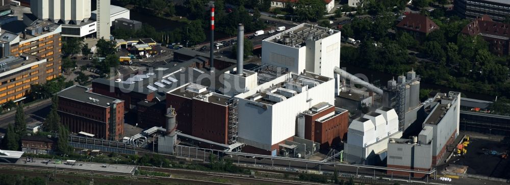 Luftbild Berlin - Kraftwerksanlagen des Heizkraftwerkes der Vattenfall GmbH an der Putlitzbrücke - Friedrich-Krause-Ufer in Berlin