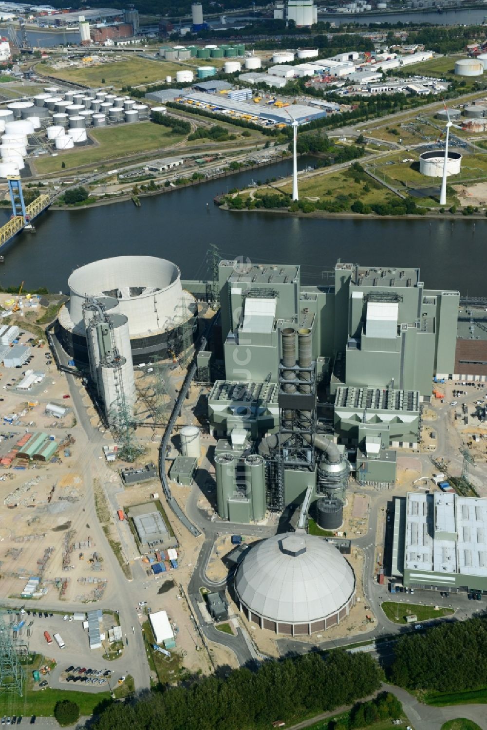 Hamburg aus der Vogelperspektive: Kraftwerksanlagen des Heizkraftwerkes Vattenfall Tiefstack in Hamburg Moorburg, Deutschland