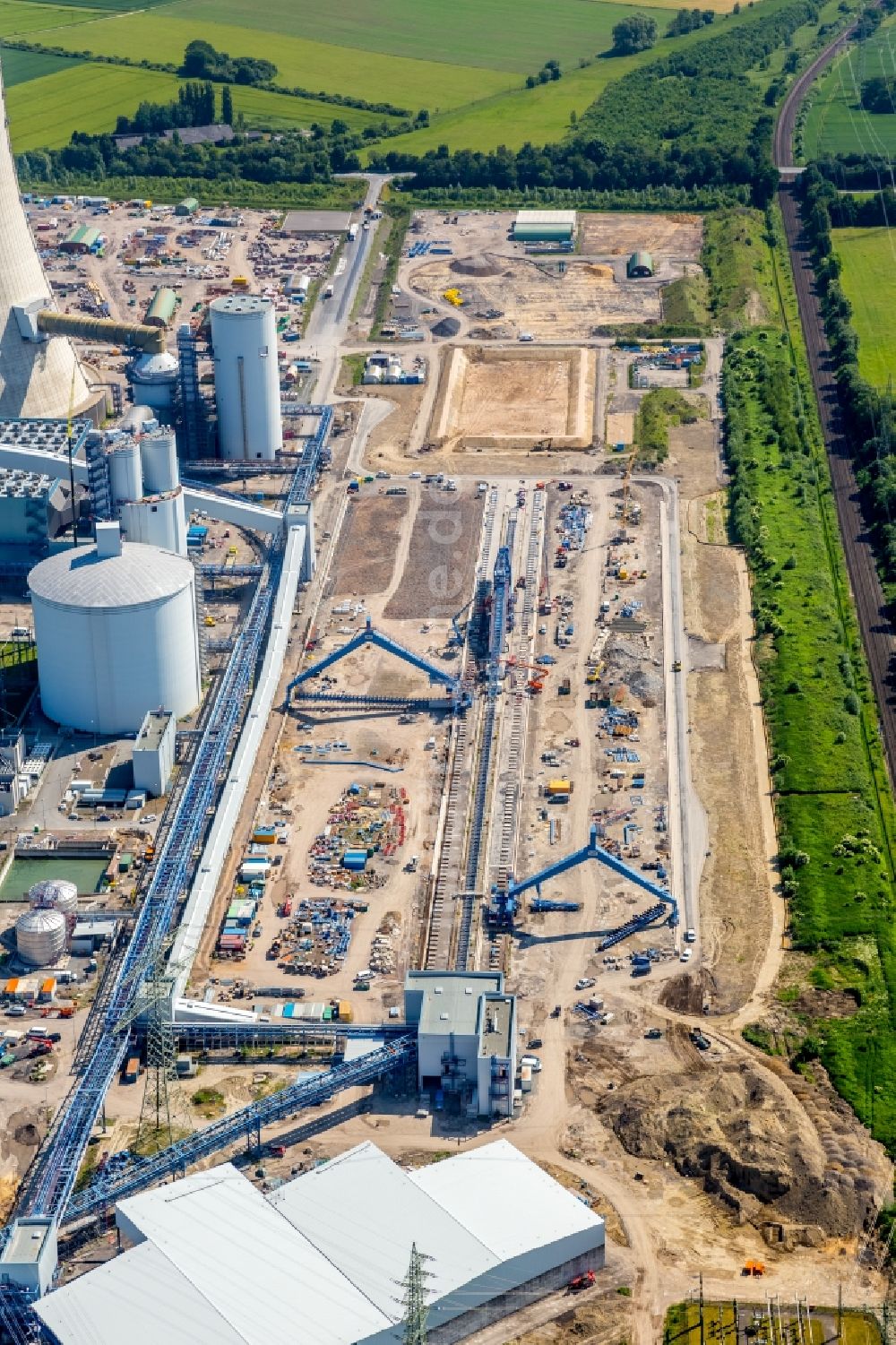 Datteln aus der Vogelperspektive: Kraftwerksanlagen des Kohle- Heizkraftwerkes Datteln 4 Uniper Kraftwerk Im Löringhof in Datteln im Bundesland Nordrhein-Westfalen, Deutschland