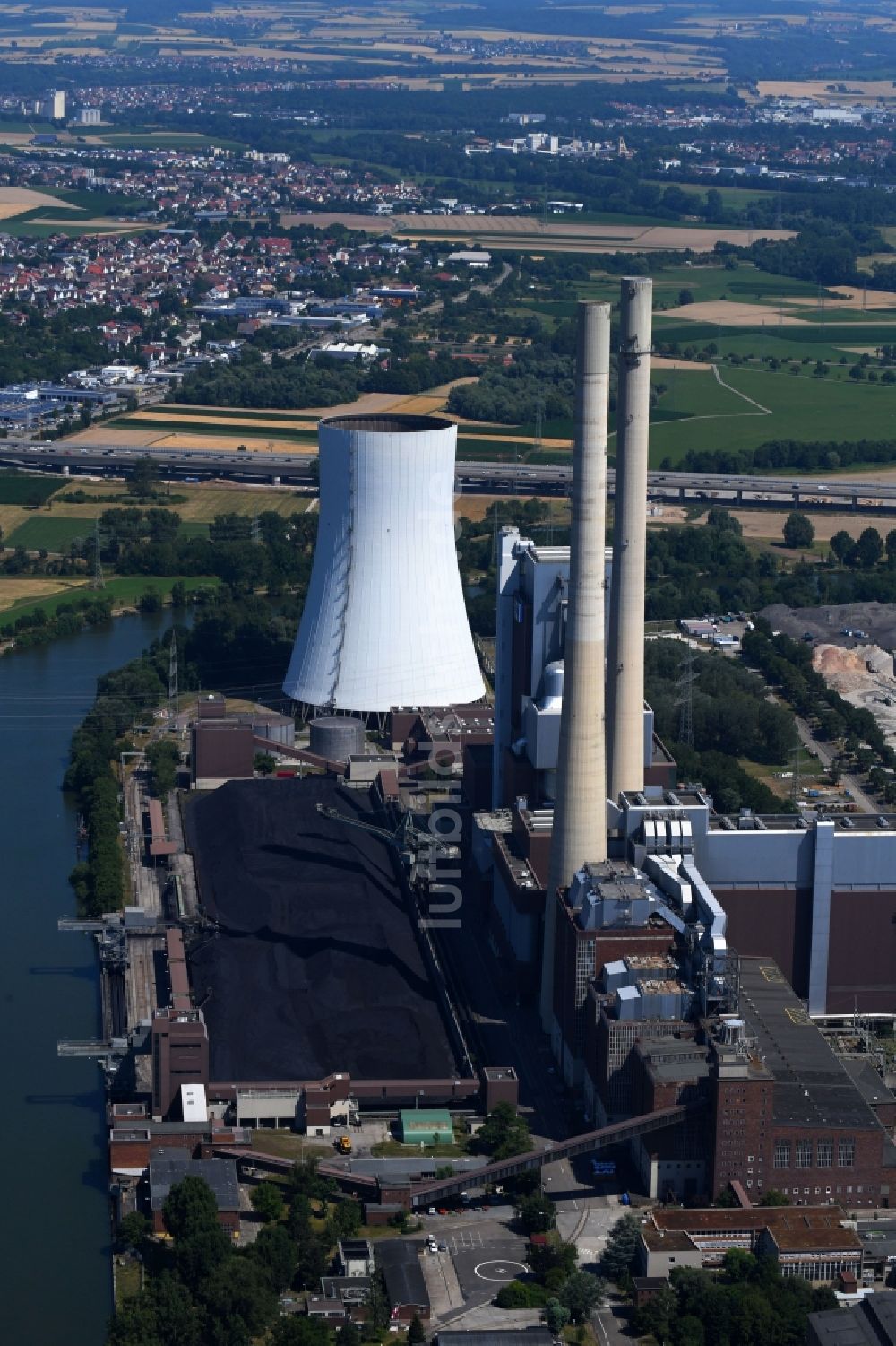 Heilbronn aus der Vogelperspektive: Kraftwerksanlagen des Kohle- Heizkraftwerkes in Heilbronn im Bundesland Baden-Württemberg, Deutschland