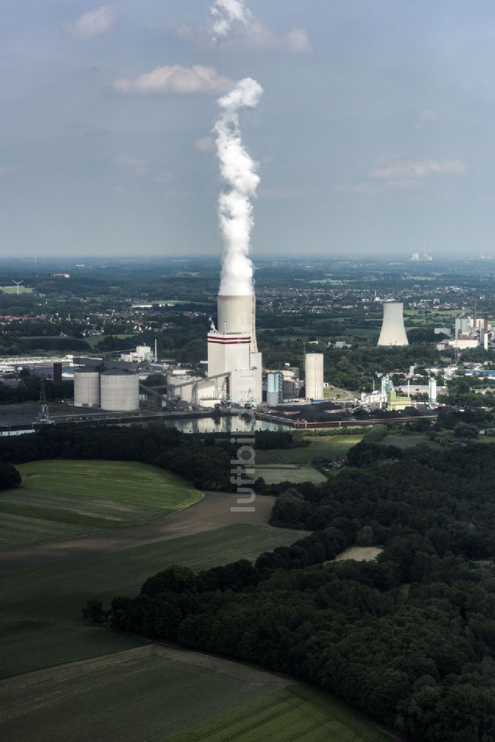 Lünen aus der Vogelperspektive: Kraftwerksanlagen des Kohle- Heizkraftwerkes Kohlekraftwerk in Lünen im Bundesland Nordrhein-Westfalen - NRW, Deutschland