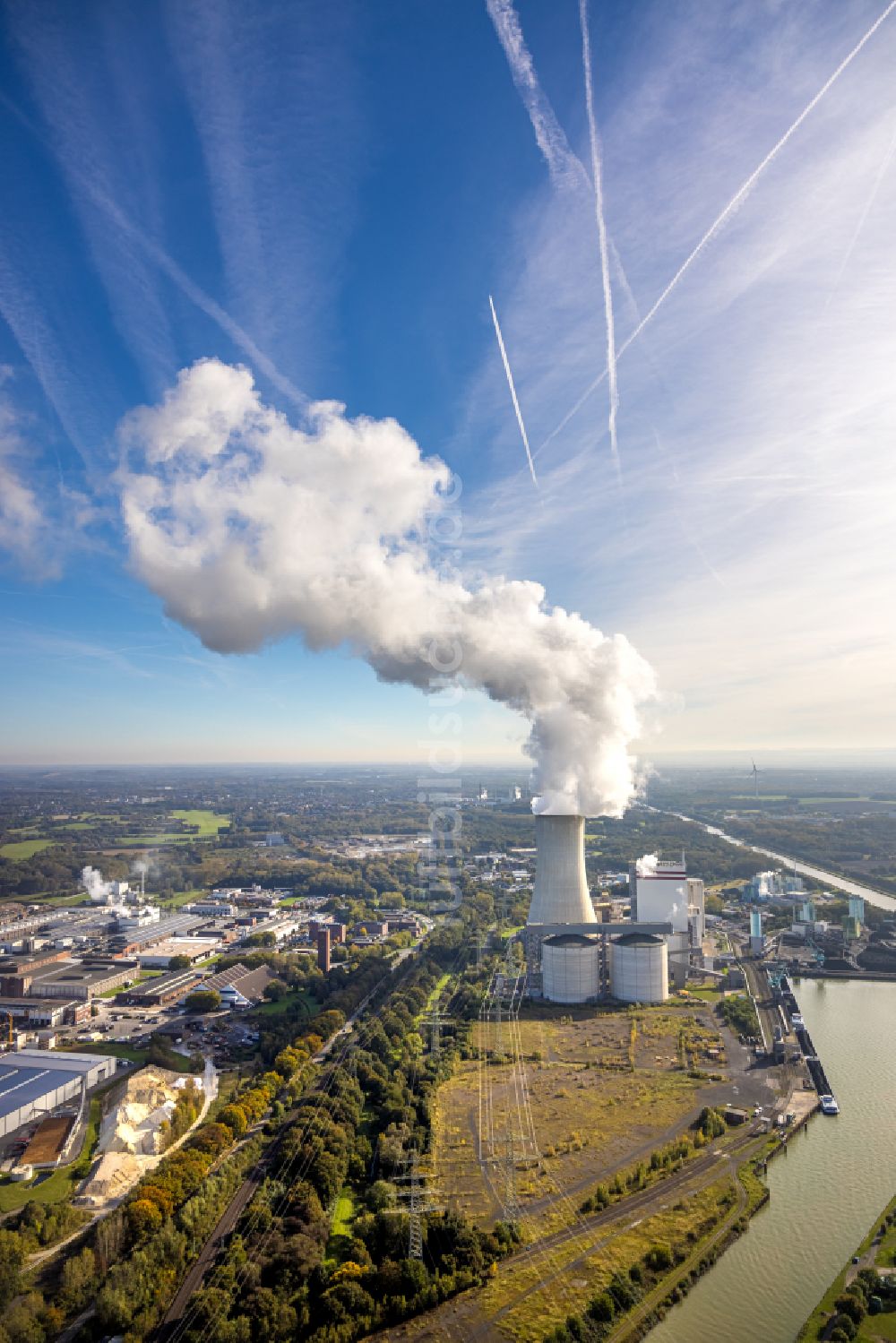 Lünen aus der Vogelperspektive: Kraftwerksanlagen des Kohle- Heizkraftwerkes Kohlekraftwerk in Lünen im Bundesland Nordrhein-Westfalen - NRW, Deutschland