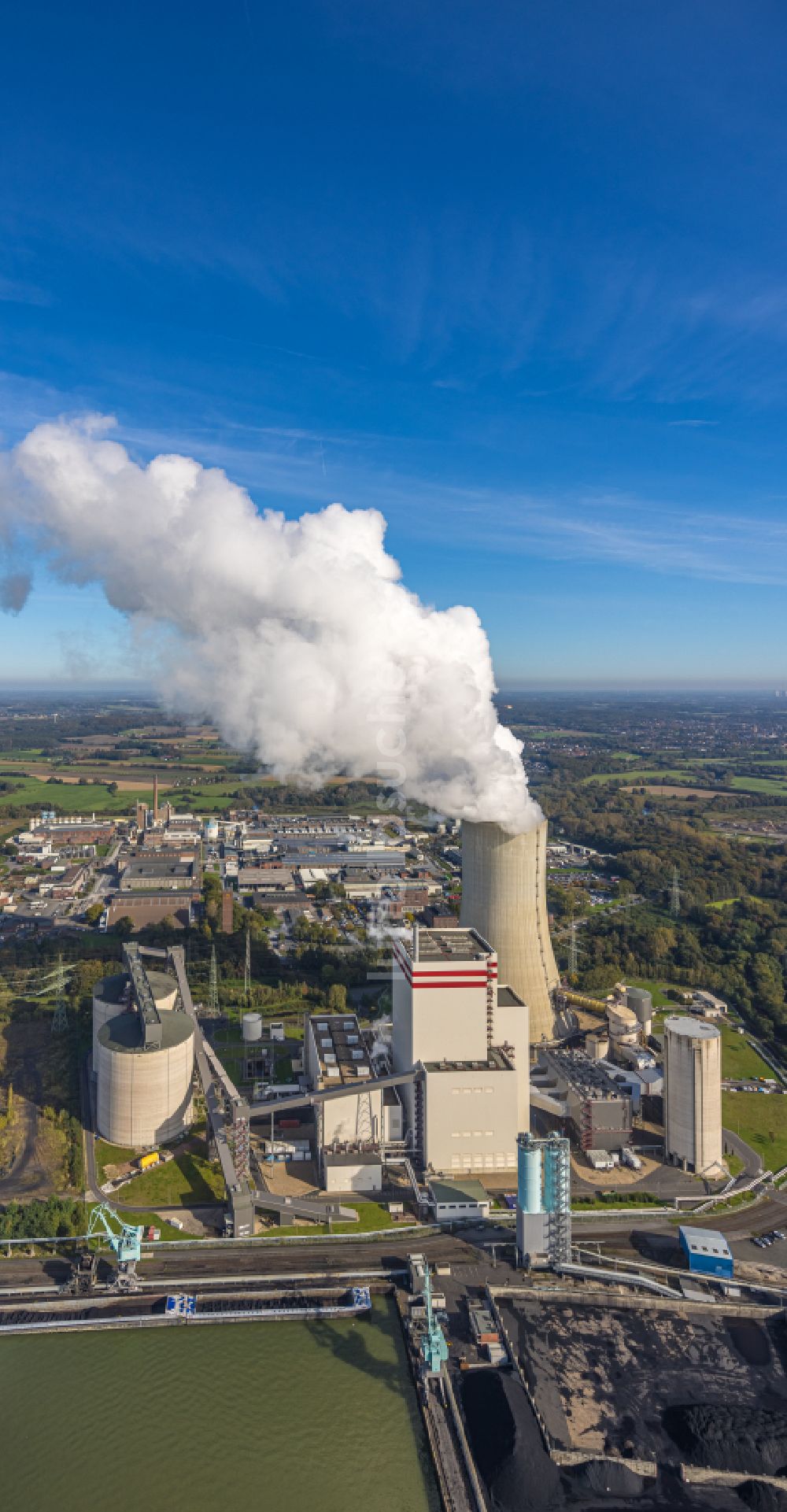 Luftaufnahme Lünen - Kraftwerksanlagen des Kohle- Heizkraftwerkes Kohlekraftwerk in Lünen im Bundesland Nordrhein-Westfalen - NRW, Deutschland