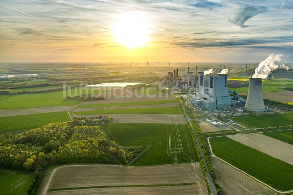 Grevenbroich von oben - Kraftwerksanlagen des Kohle- Heizkraftwerkes RWE Power AG Kraftwerk Neurath in Grevenbroich im Bundesland Nordrhein-Westfalen, Deutschland