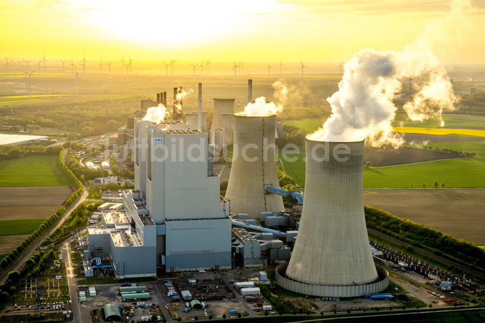 Grevenbroich von oben - Kraftwerksanlagen des Kohle- Heizkraftwerkes RWE Power AG Kraftwerk Neurath in Grevenbroich im Bundesland Nordrhein-Westfalen, Deutschland