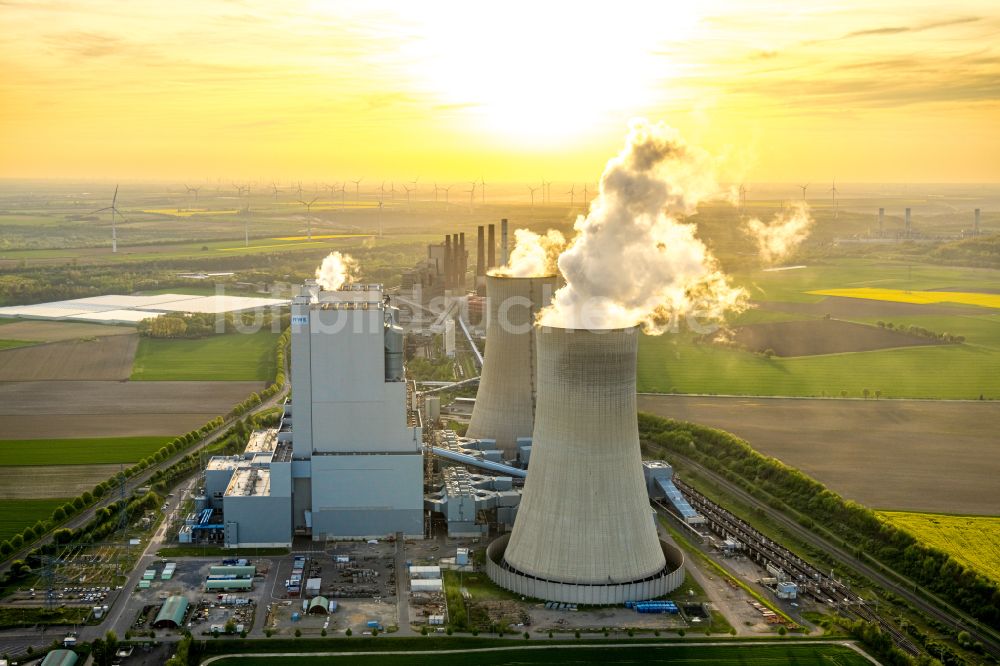 Grevenbroich aus der Vogelperspektive: Kraftwerksanlagen des Kohle- Heizkraftwerkes RWE Power AG Kraftwerk Neurath in Grevenbroich im Bundesland Nordrhein-Westfalen, Deutschland