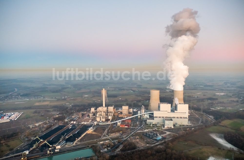 Hamm aus der Vogelperspektive: Kraftwerksanlagen des Kohle- Heizkraftwerkes der RWE Power im Stadtteil Schmehausen in Hamm im Bundesland Nordrhein-Westfalen