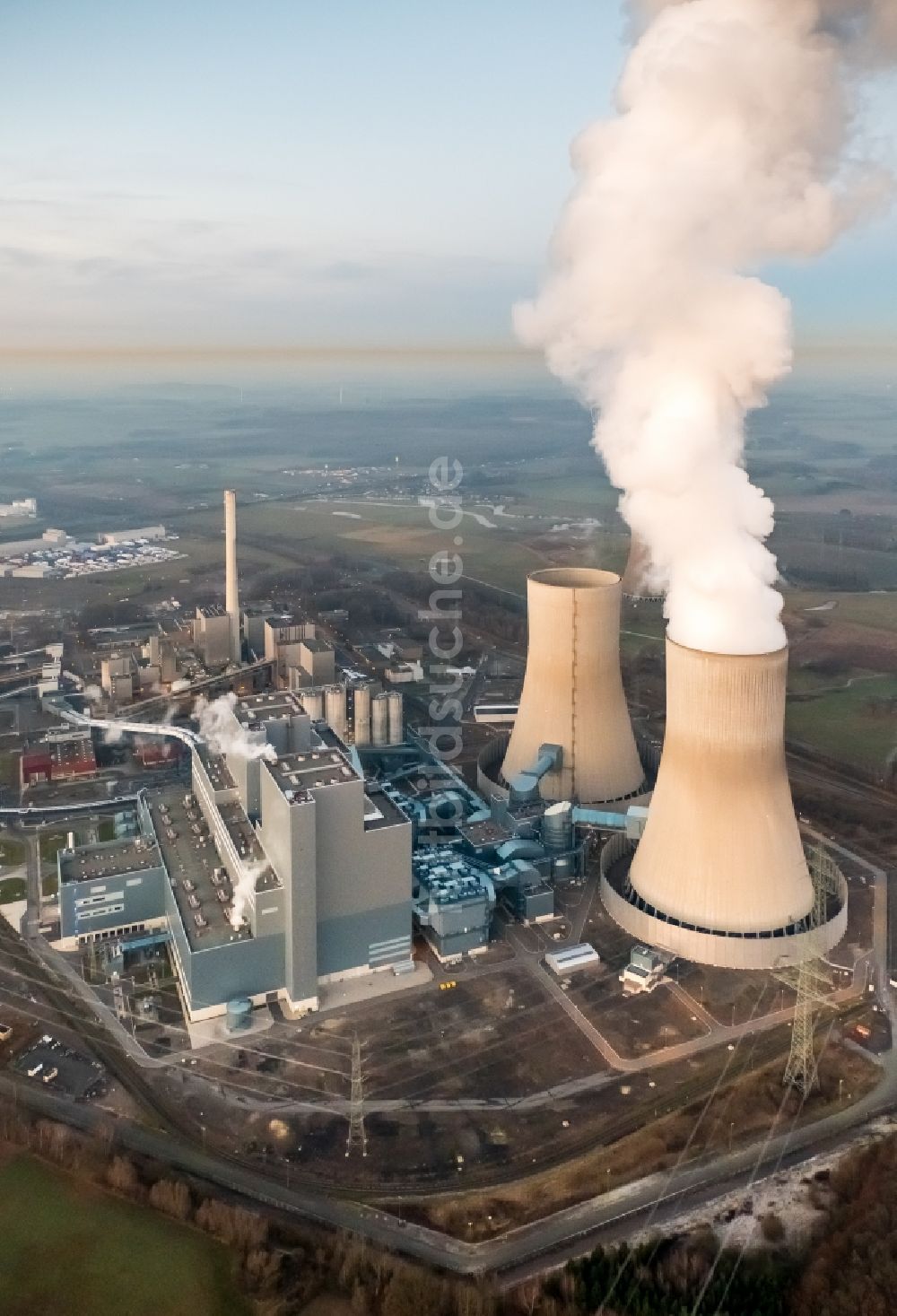 Hamm aus der Vogelperspektive: Kraftwerksanlagen des Kohle- Heizkraftwerkes der RWE Power im Stadtteil Schmehausen in Hamm im Bundesland Nordrhein-Westfalen