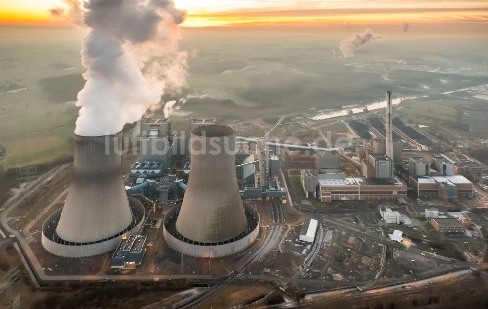 Hamm von oben - Kraftwerksanlagen des Kohle- Heizkraftwerkes der RWE Power im Stadtteil Schmehausen in Hamm im Bundesland Nordrhein-Westfalen