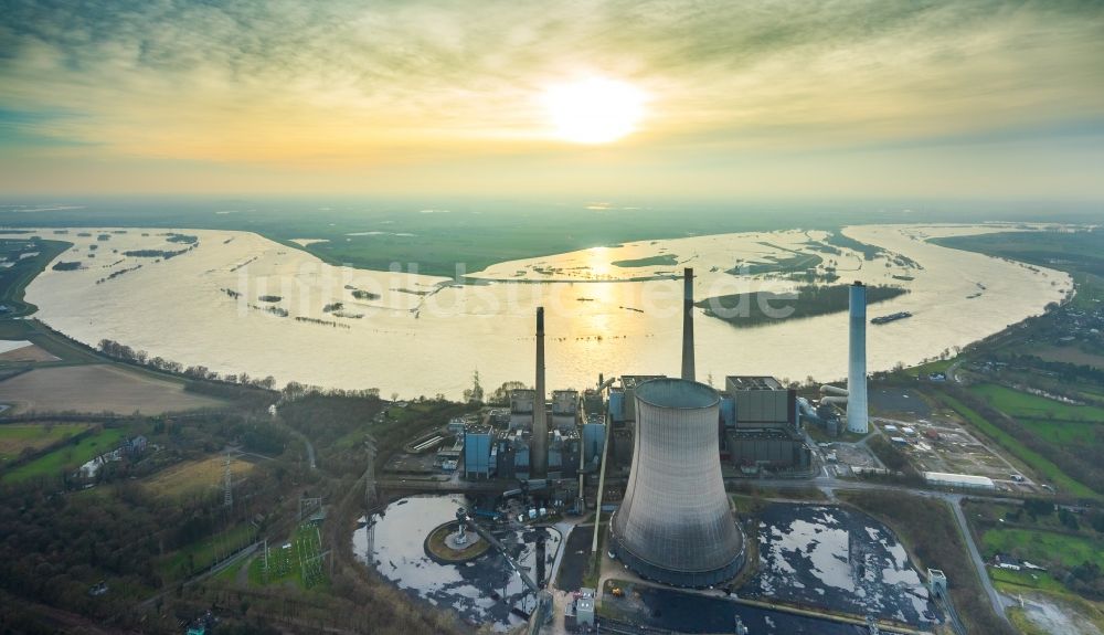 Luftaufnahme Voerde (Niederrhein) - Kraftwerksanlagen des Kohle- Heizkraftwerkes der Steag Energy Services GmbH im Ortsteil Möllen in Voerde (Niederrhein) im Bundesland Nordrhein-Westfalen