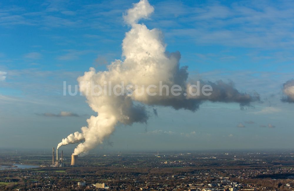 Voerde (Niederrhein) von oben - Kraftwerksanlagen des Kohle- Heizkraftwerkes in Voerde (Niederrhein) im Bundesland Nordrhein-Westfalen