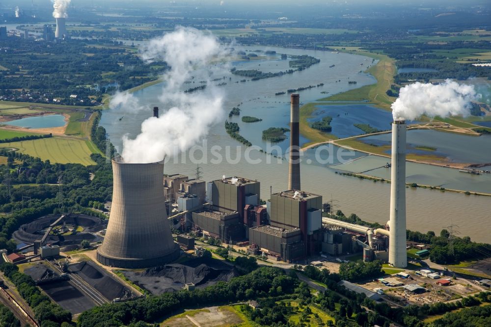 Voerde (Niederrhein) von oben - Kraftwerksanlagen des Kohle- Heizkraftwerkes in Voerde (Niederrhein) im Bundesland Nordrhein-Westfalen