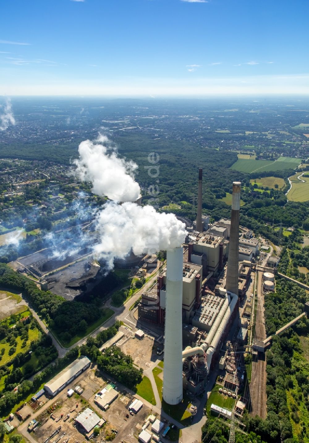 Luftbild Voerde (Niederrhein) - Kraftwerksanlagen des Kohle- Heizkraftwerkes in Voerde (Niederrhein) im Bundesland Nordrhein-Westfalen