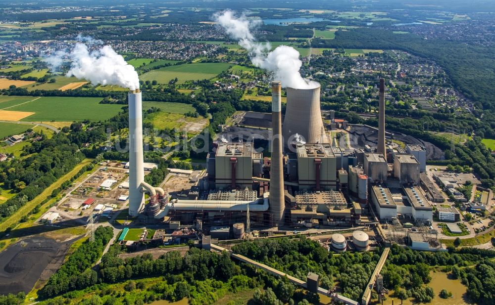 Voerde (Niederrhein) von oben - Kraftwerksanlagen des Kohle- Heizkraftwerkes in Voerde (Niederrhein) im Bundesland Nordrhein-Westfalen