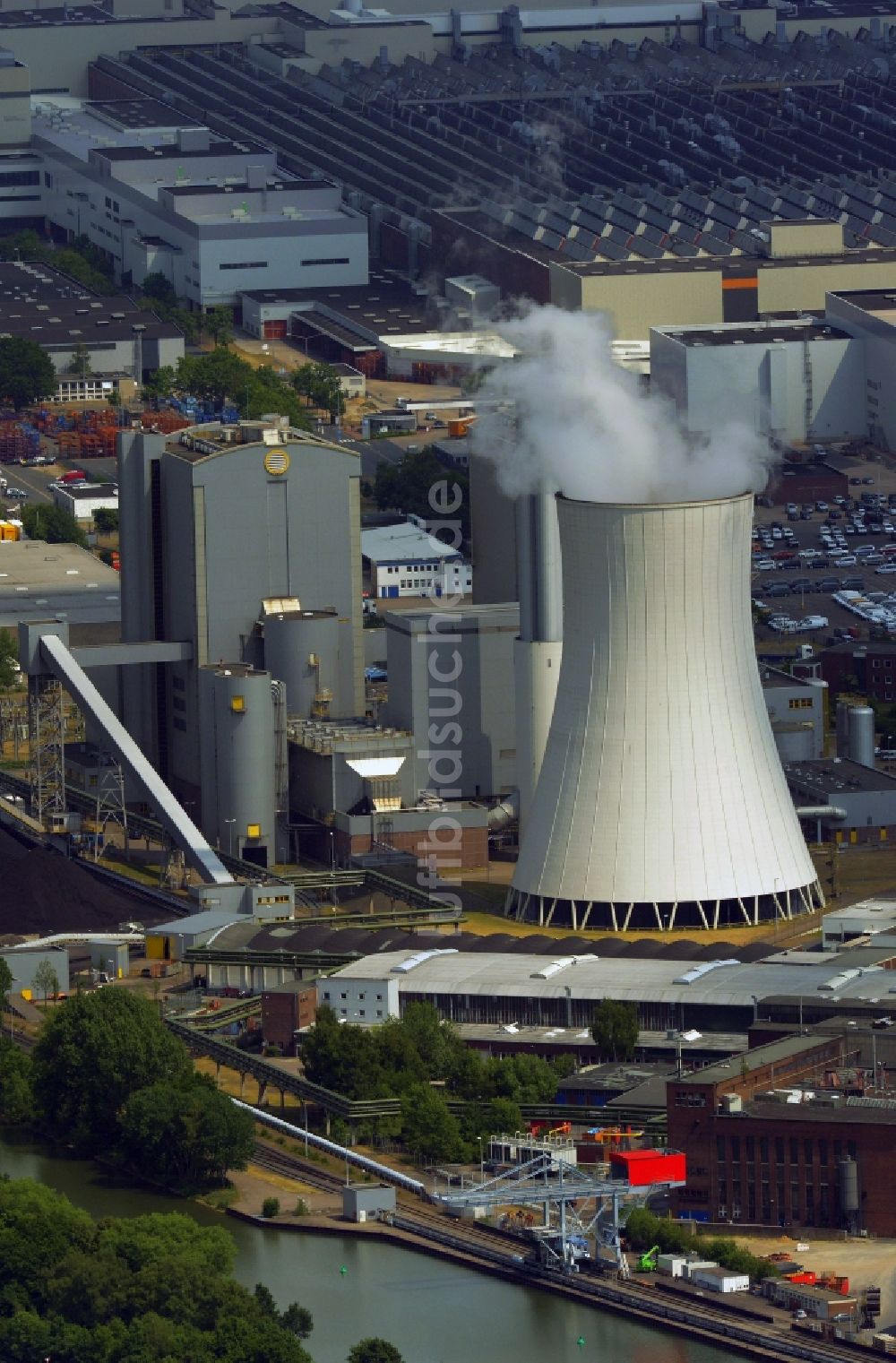 Luftaufnahme Hannover - Kraftwerksanlagen des Kohle- Heizkraftwerkes am VW Volkswagen Werk in Hannover im Bundesland Niedersachsen