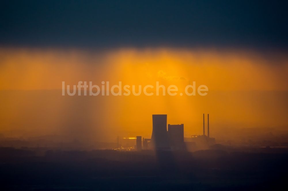 Luftaufnahme Datteln - Kraftwerksanlagen des Steinkohle- Heizkraftwerkes Datteln 4 der E.ON Kraftwerke GmbH im Sonnenuntergang in Datteln im Bundesland Nordrhein-Westfalen