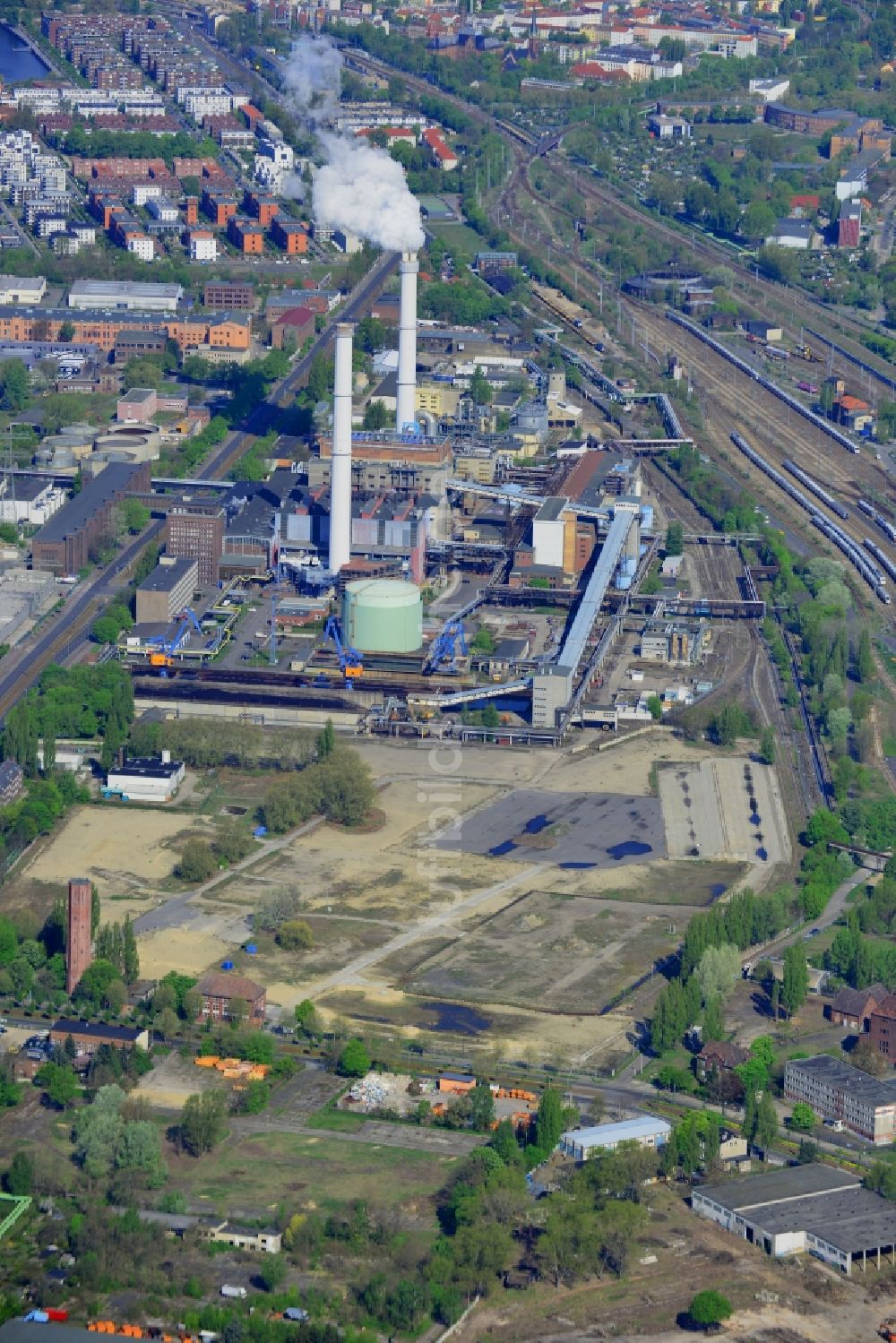 Luftbild Berlin - Kraftwerksanlagen des thermischen Kraftwerks Klingenberg im Ortsteil Rummelsburg in Berlin