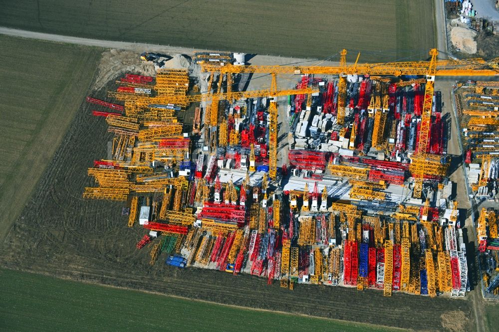 Mindelheim von oben - Kran- Teile auf dem Werksgelände der Weiss Kranservice GmbH & Co. KG in Mindelheim im Bundesland Bayern, Deutschland