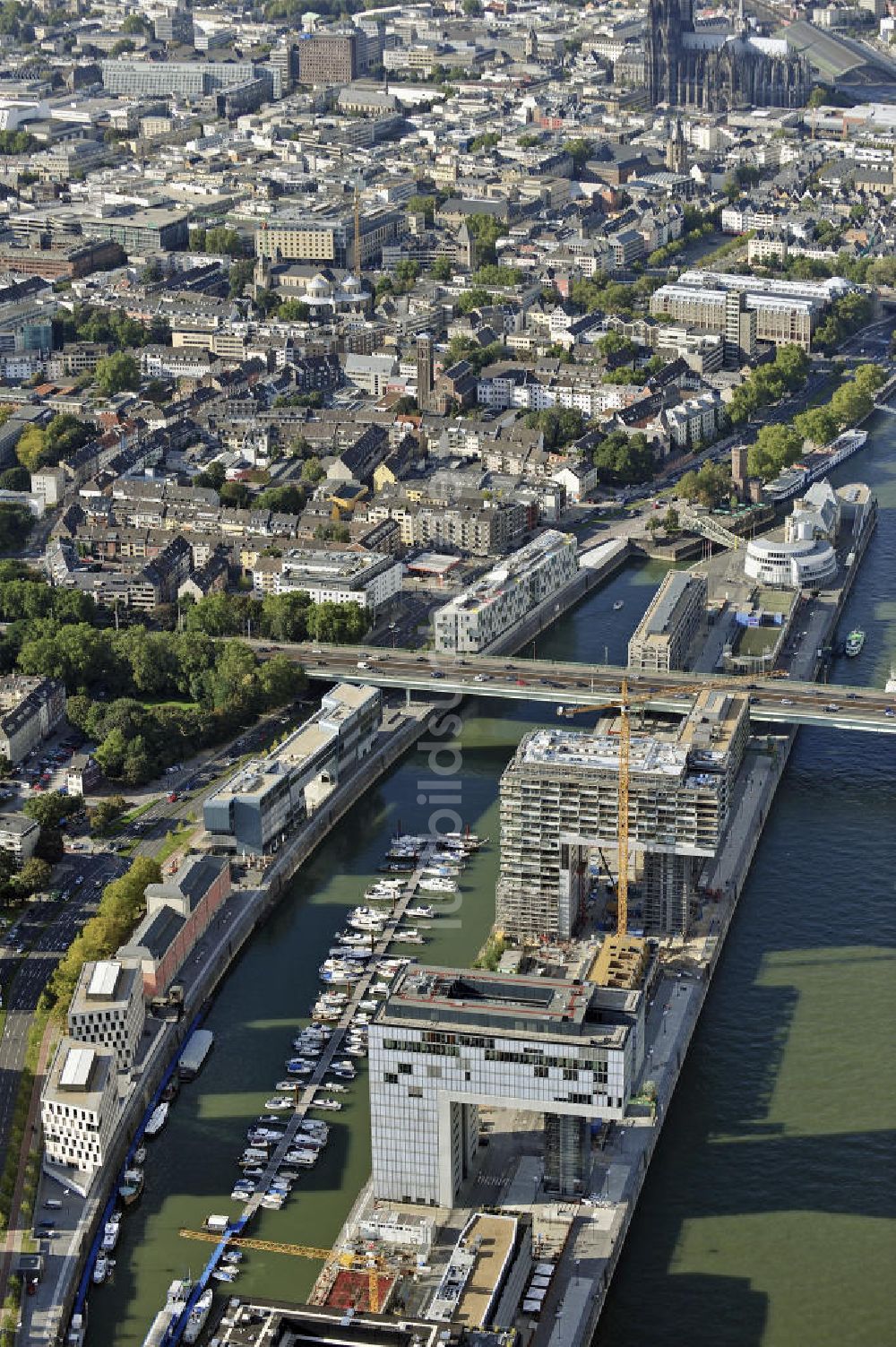 Köln von oben - Kranhäuser am Rheinauhafen