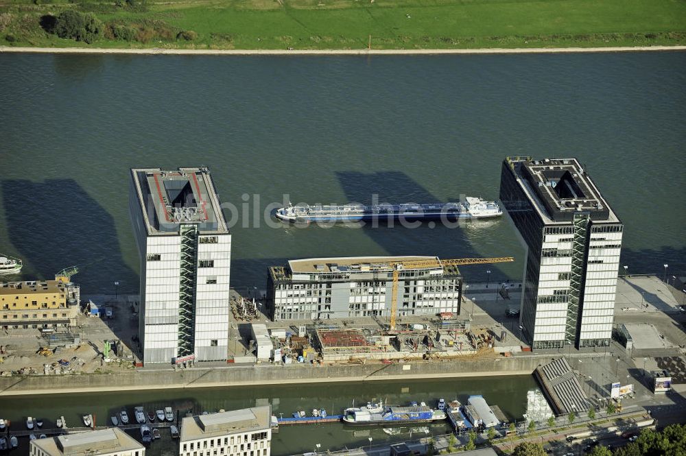 Luftaufnahme Köln - Kranhäuser am Rheinauhafen