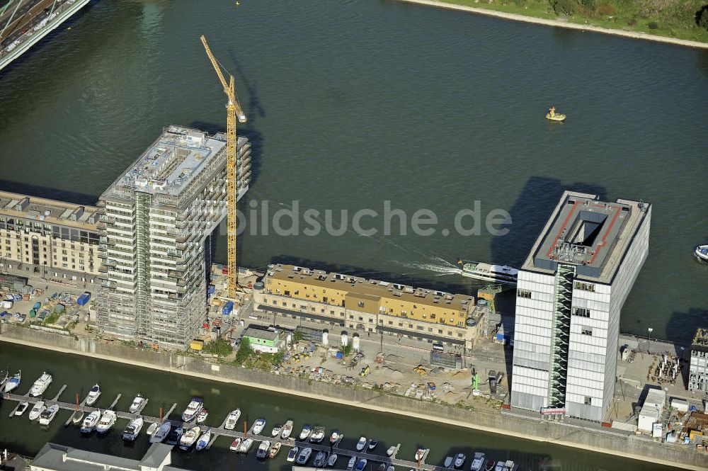 Köln aus der Vogelperspektive: Kranhäuser am Rheinauhafen