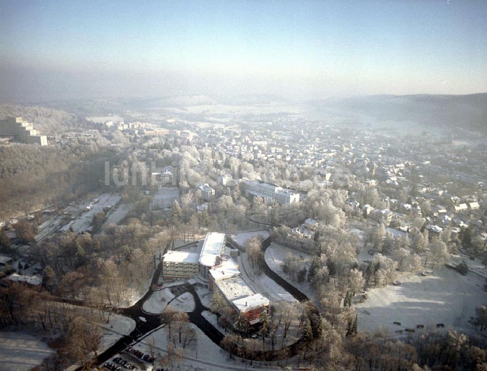 Friedrichroda von oben - Krankenhaus und Stadtzentrum Friedrichroda - Thüringen 10.12.02