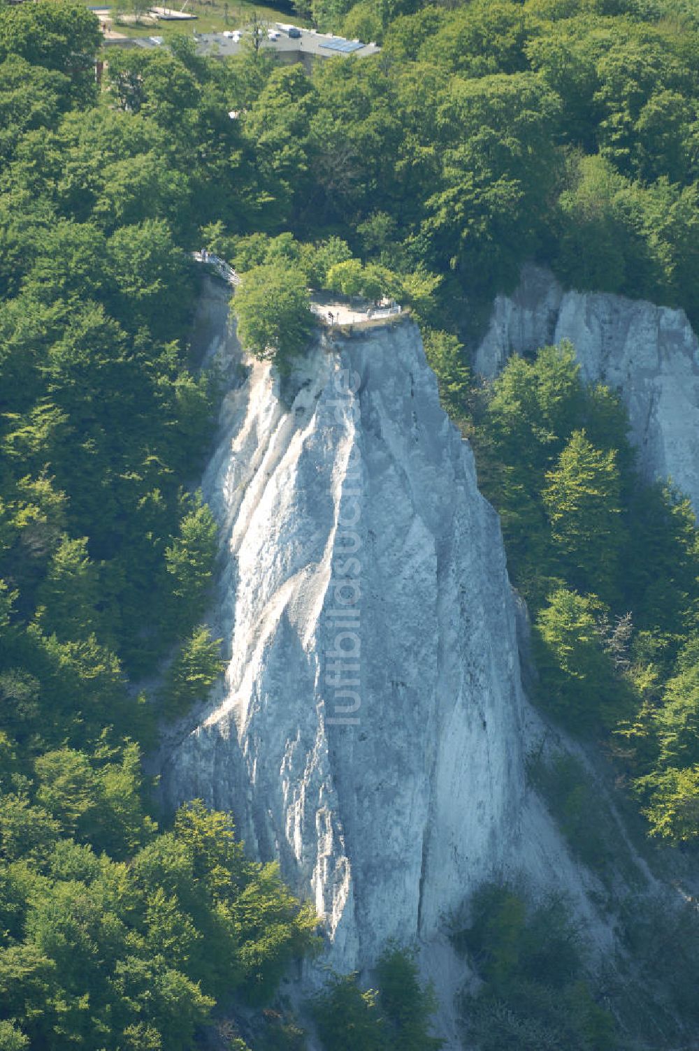 Halbinsel Jasmund aus der Vogelperspektive: Kreidefelsen der Insel Rügen