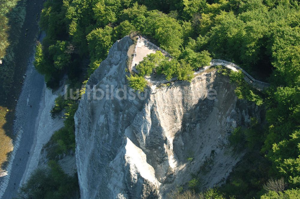 Halbinsel Jasmund aus der Vogelperspektive: Kreidefelsen der Insel Rügen