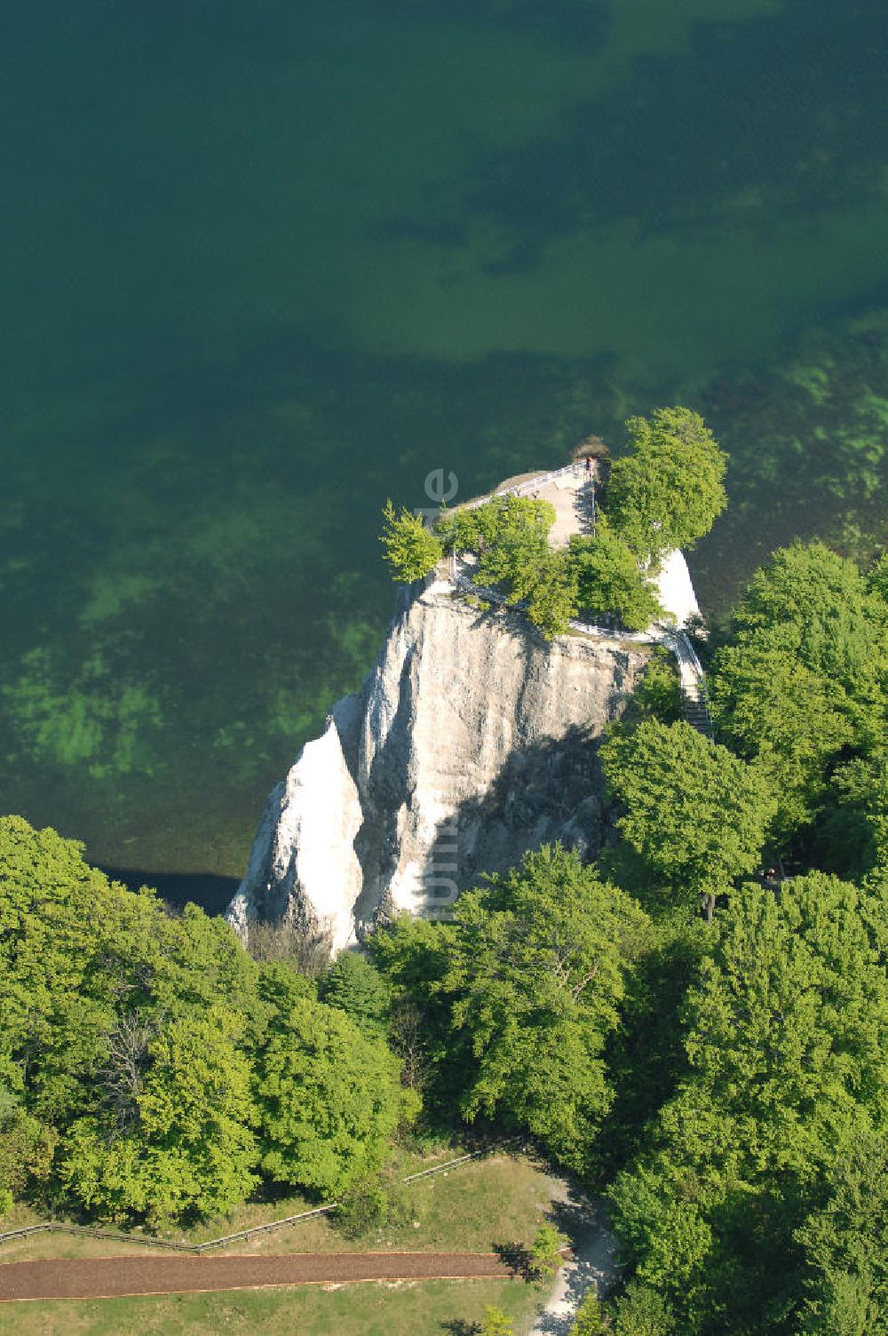 Halbinsel Jasmund aus der Vogelperspektive: Kreidefelsen der Insel Rügen