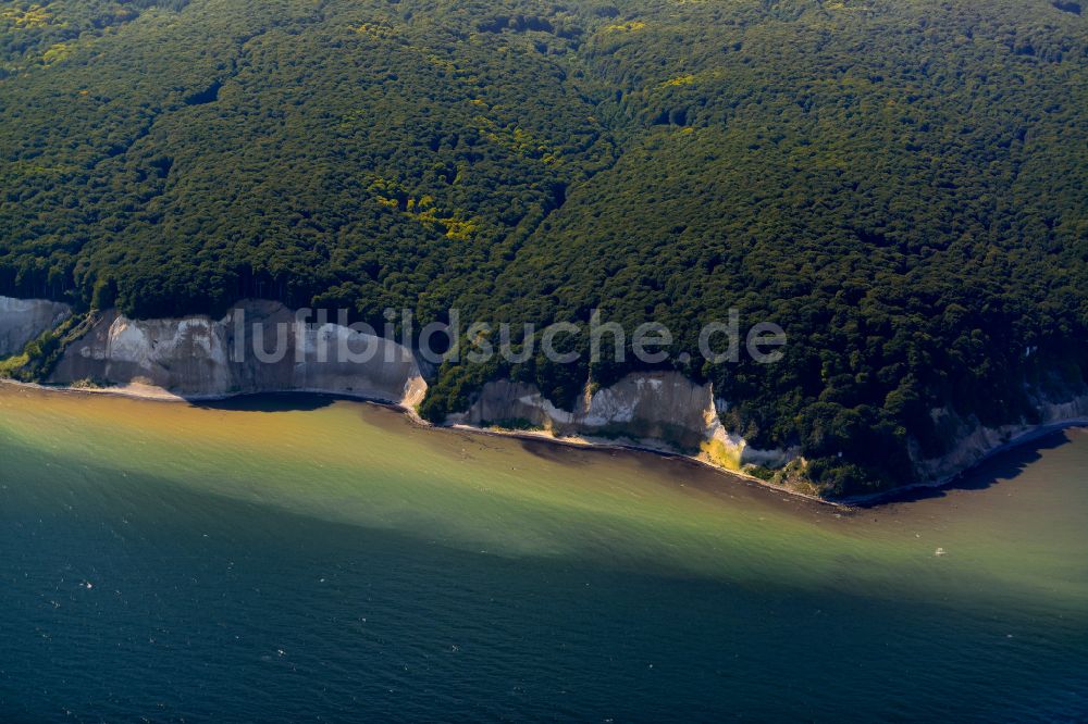 Luftbild Sassnitz - Kreidefelsen- Küsten- Landschaft an der Steilküste der Ostsee am Nationalpark Jasmund in Sassnitz im Bundesland Mecklenburg-Vorpommern, Deutschland