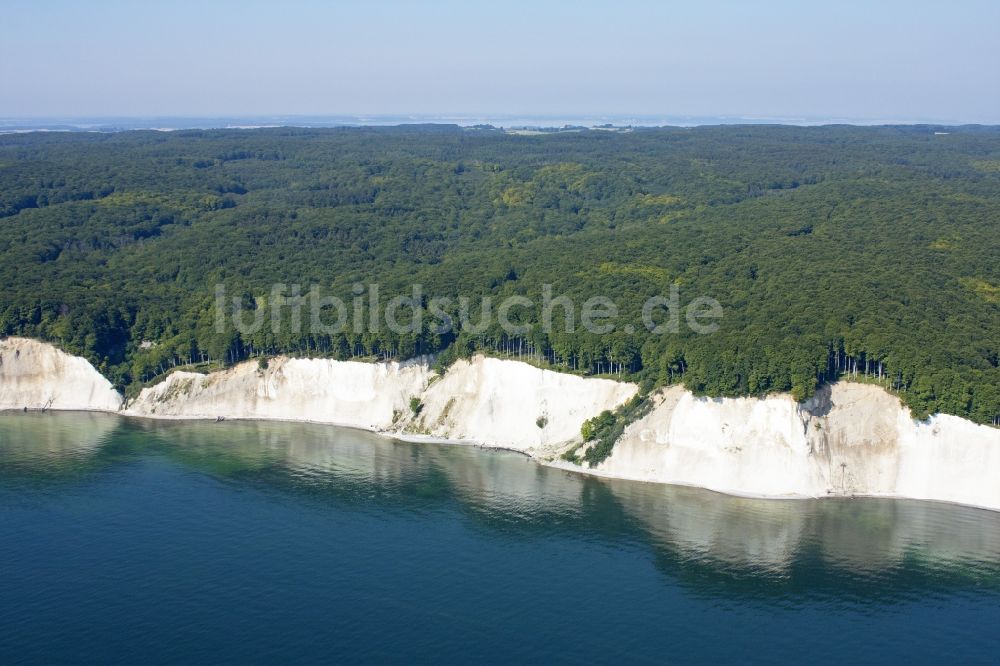 Sassnitz von oben - Kreidefelsen im Nationalpark Jasmund bei Sassnitz im Bundesland Mecklenburg-Vorpommern