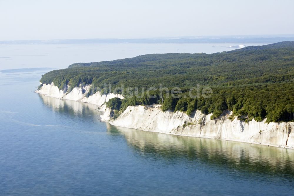 Sassnitz aus der Vogelperspektive: Kreidefelsen im Nationalpark Jasmund bei Sassnitz im Bundesland Mecklenburg-Vorpommern