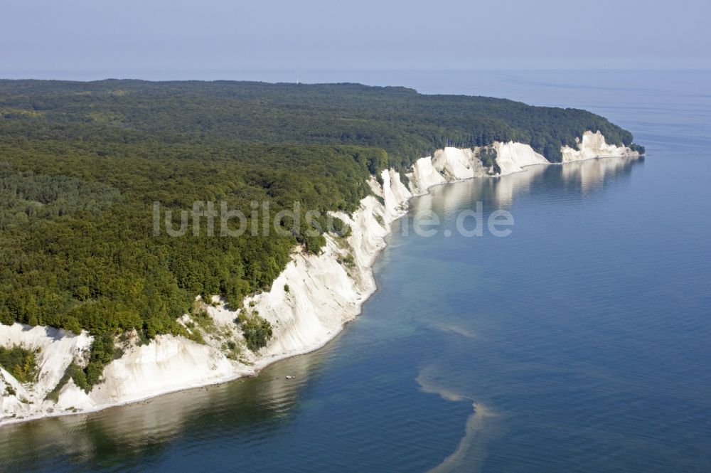 Luftaufnahme Sassnitz - Kreidefelsen im Nationalpark Jasmund bei Sassnitz im Bundesland Mecklenburg-Vorpommern