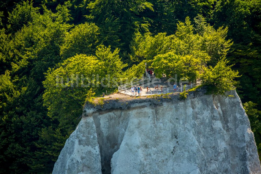 Luftaufnahme Stubbenkammer - Kreidefelsen an der Steilküste der Ostsee in Stubbenkammer im Bundesland Mecklenburg-Vorpommern, Deutschland