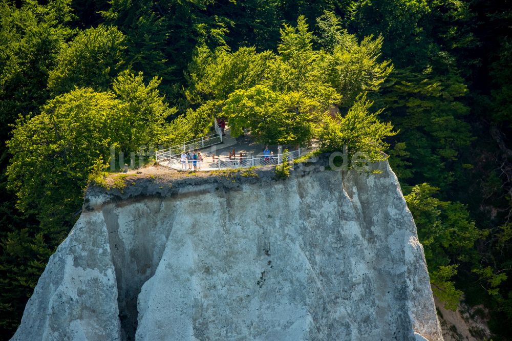 Stubbenkammer von oben - Kreidefelsen an der Steilküste der Ostsee in Stubbenkammer im Bundesland Mecklenburg-Vorpommern, Deutschland