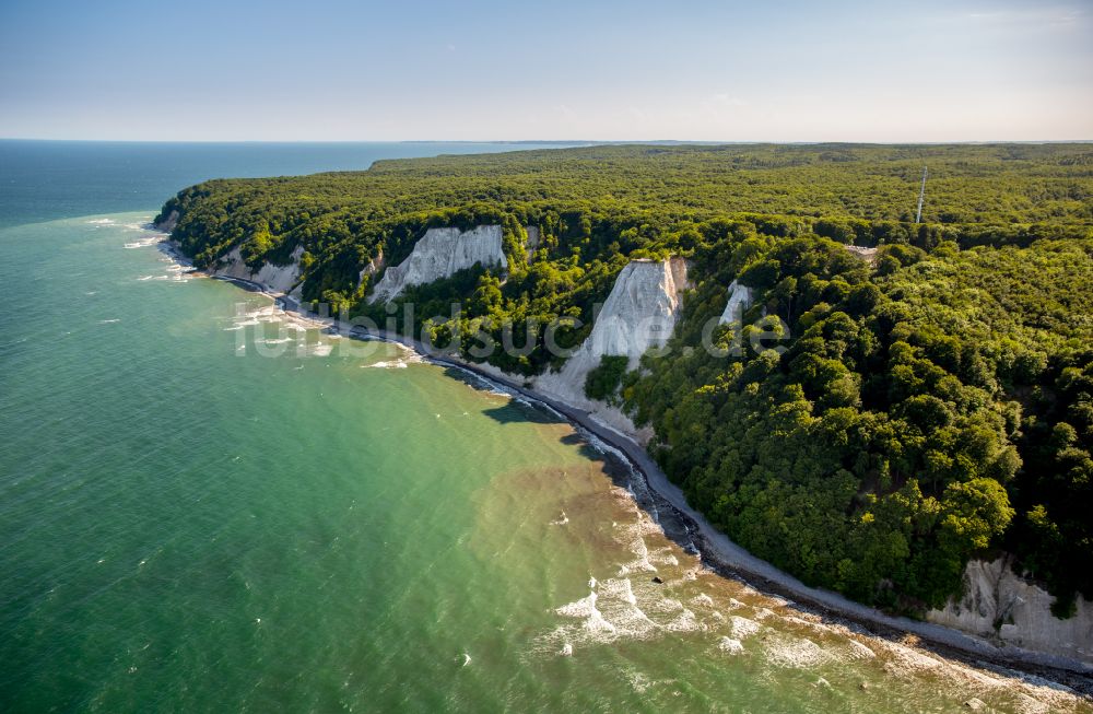 Luftbild Stubbenkammer - Kreidefelsen an der Steilküste der Ostsee in Stubbenkammer im Bundesland Mecklenburg-Vorpommern, Deutschland