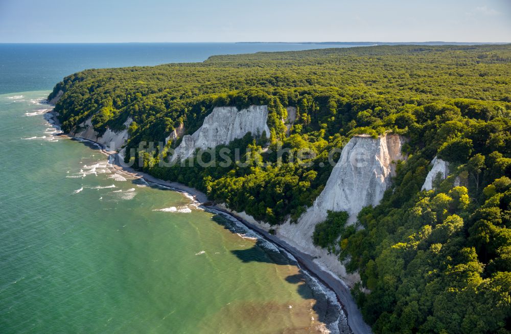 Stubbenkammer von oben - Kreidefelsen an der Steilküste der Ostsee in Stubbenkammer im Bundesland Mecklenburg-Vorpommern, Deutschland