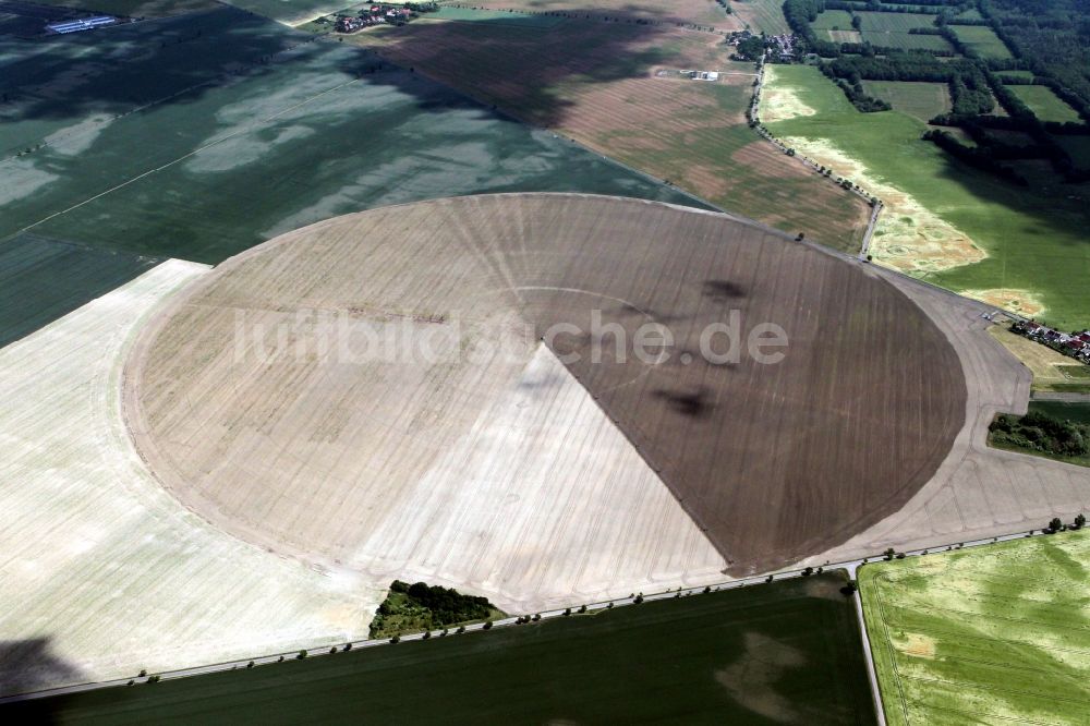 Luftbild Köthen - Kreis- Bewässerung / Bewässerungskreis / Feld bei Köthen in Sachsen-Anhalt