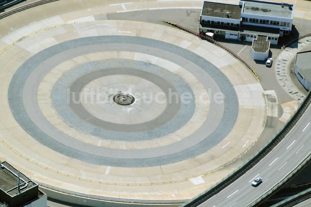 Stuttgart aus der Vogelperspektive: Kreis- runde Fläche - Platz vor dem Mercedes-Benz- Museum in Stuttgart im Bundesland Baden-Württemberg