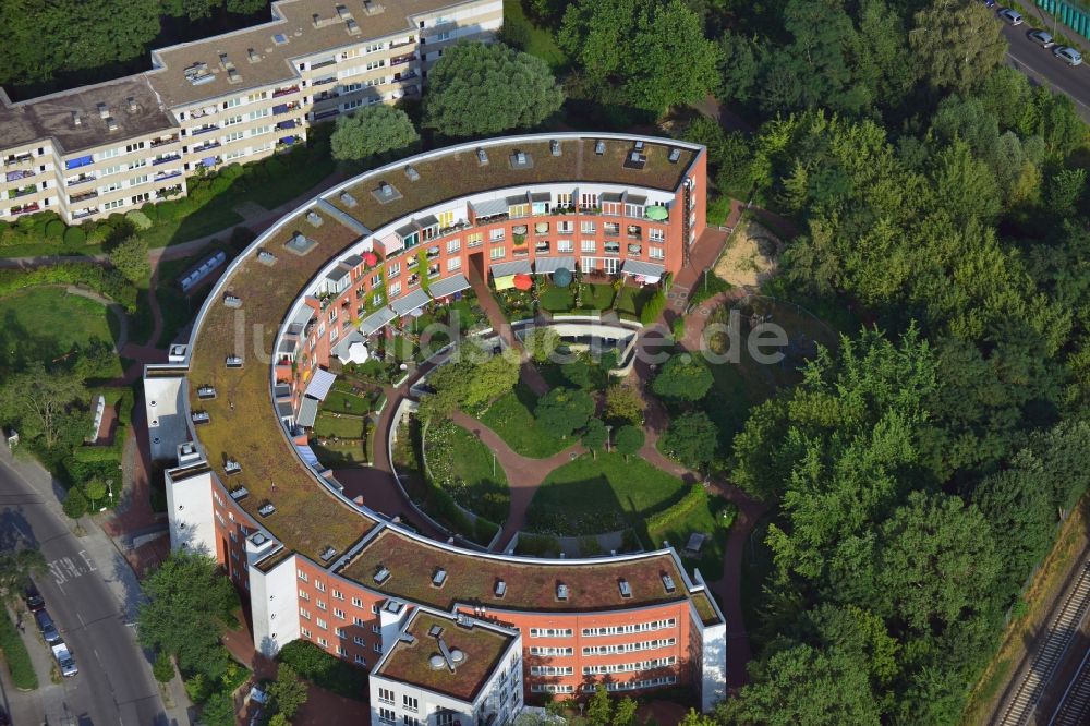 Luftaufnahme Berlin Reinickendorf - Kreisförmiges Rund- Wohnhaus an der Schörfheidestraße Ecke Quermatengraben in Tegel - Reinickendorf in Berlin