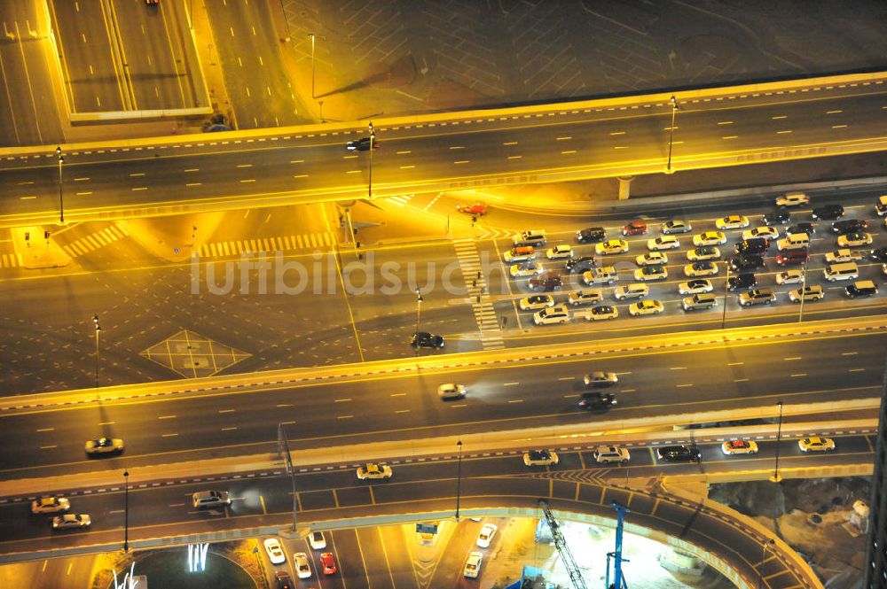 DUBAI / DUBAYY aus der Vogelperspektive: Kreisverkehr an der D71 Financial Centre Road und der E 11 Sheikh Zayed Road in Dubai