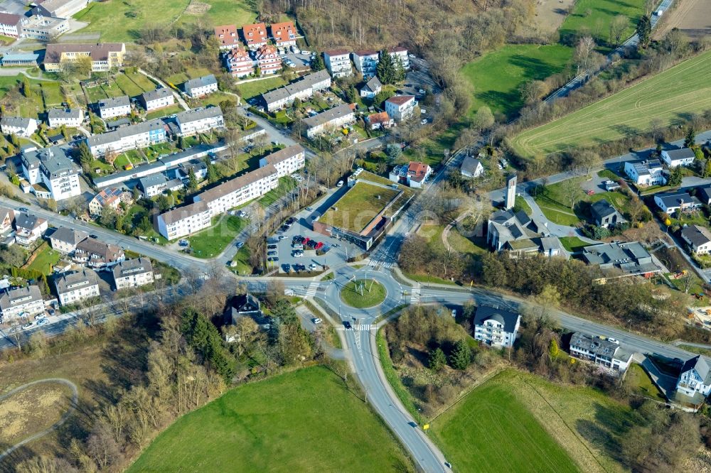 Luftbild Arnsberg - Kreisverkehr - Straßenverlauf Altes Feld im Ortsteil Wennigloh in Arnsberg im Bundesland Nordrhein-Westfalen, Deutschland