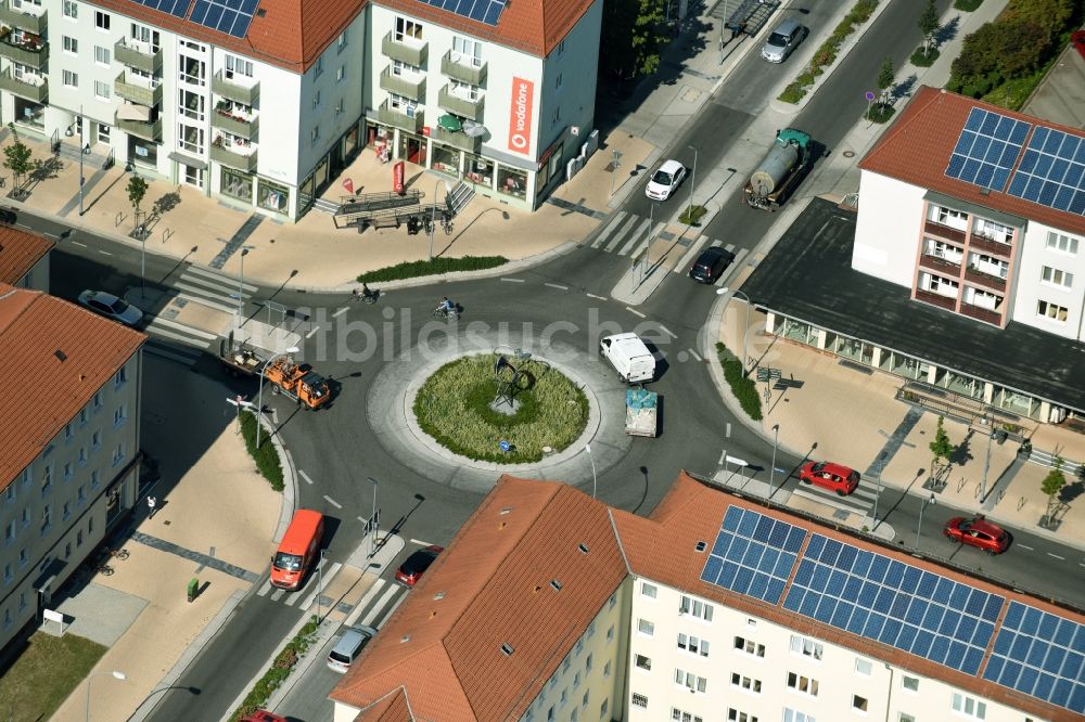 Luftbild Rathenow - Kreisverkehr - Straßenverlauf der Berliner Straße, Fehrbelliner Straße und Brandenburger Straße in Rathenow im Bundesland Brandenburg