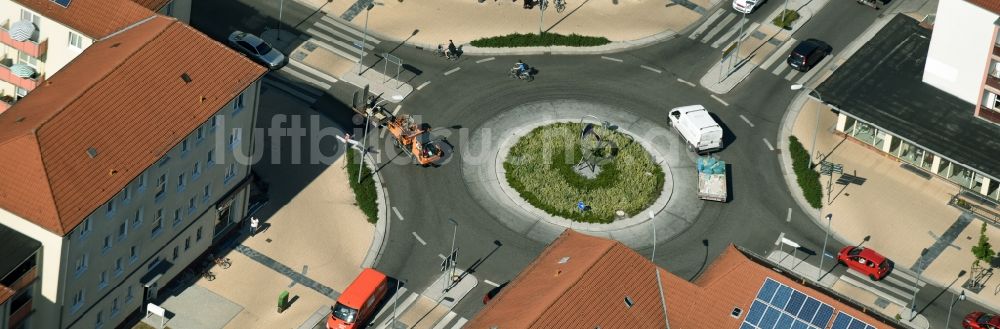 Luftaufnahme Rathenow - Kreisverkehr - Straßenverlauf der Berliner Straße, Fehrbelliner Straße und Brandenburger Straße in Rathenow im Bundesland Brandenburg