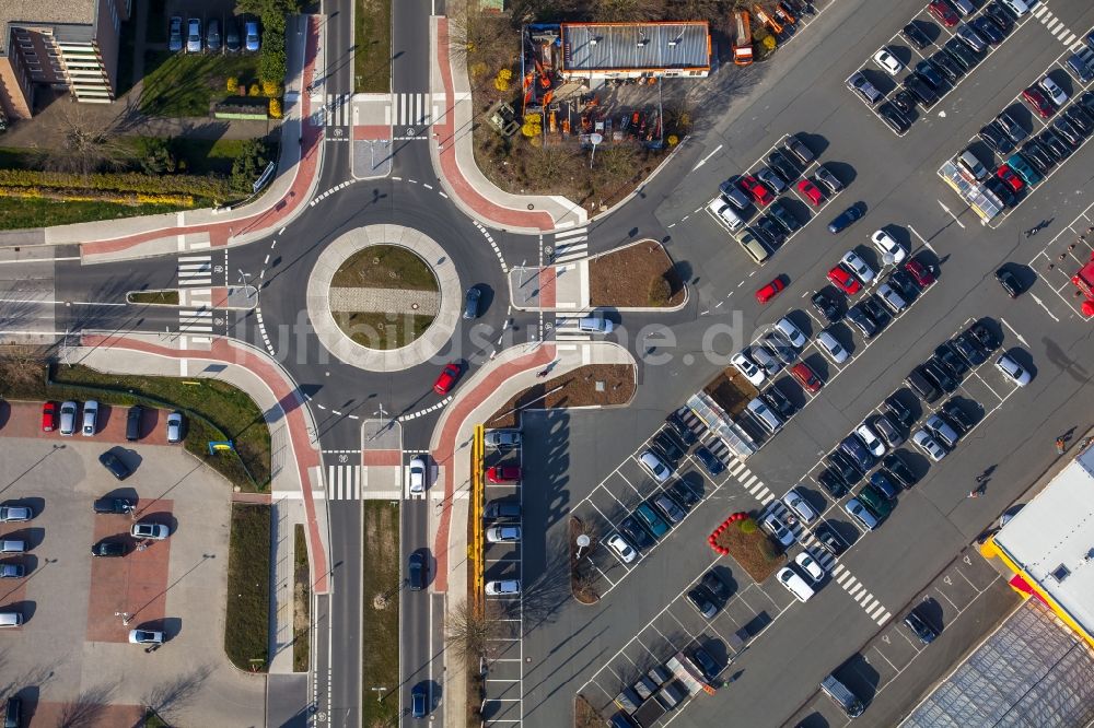 Herne von oben - Kreisverkehr - Straßenverlauf an der Bochumer Straße in Herne im Bundesland Nordrhein-Westfalen