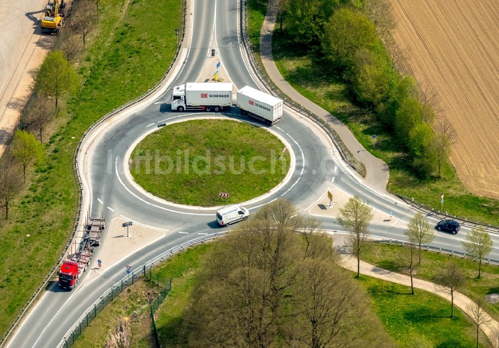 Luftaufnahme Brilon - Kreisverkehr - Straßenverlauf B7 - B251 in Brilon im Bundesland Nordrhein-Westfalen