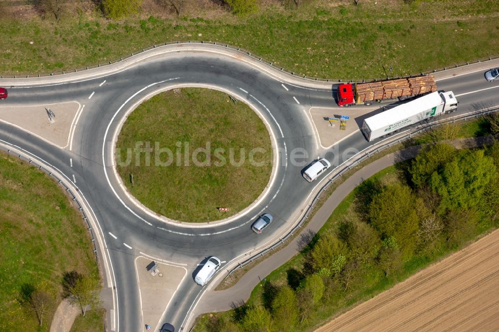 Luftbild Brilon - Kreisverkehr - Straßenverlauf B7 - B251 in Brilon im Bundesland Nordrhein-Westfalen