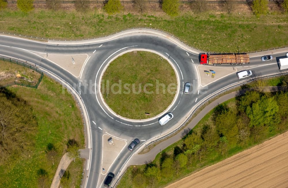 Luftaufnahme Brilon - Kreisverkehr - Straßenverlauf B7 - B251 in Brilon im Bundesland Nordrhein-Westfalen